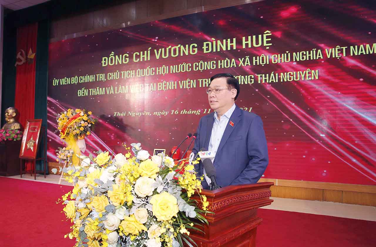 CHỦ TỊCH QUỐC HỘI VƯƠNG ĐÌNH HUỆ THĂM VÀ LÀM VIỆC TẠI BỆNH VIỆN TRUNG ƯƠNG THÁI NGUYÊN